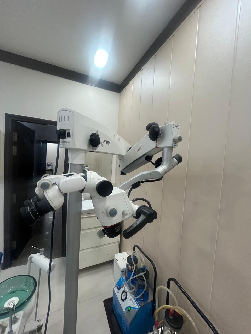 Dental operating microscope used for precision treatment