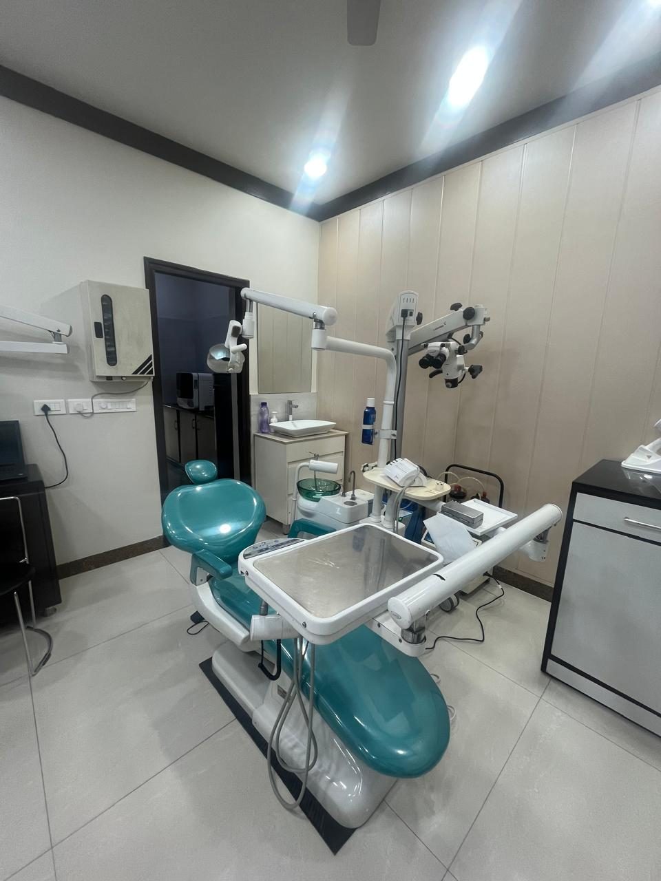 Treatment room at Dr. Gulshan's Dental Clinic, Bagh Farzana, Agra